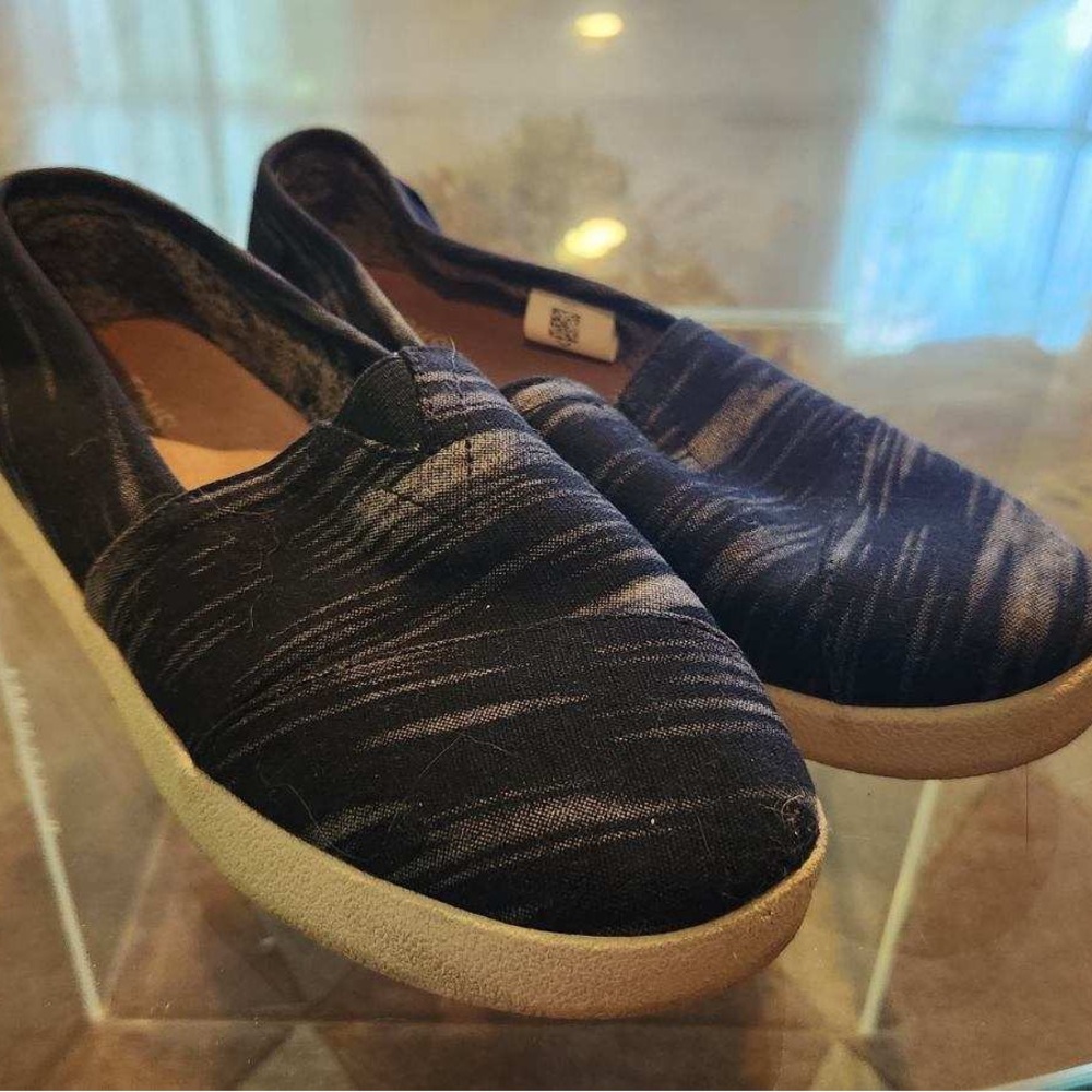 Women’s blue Tom’s. Size 7.5